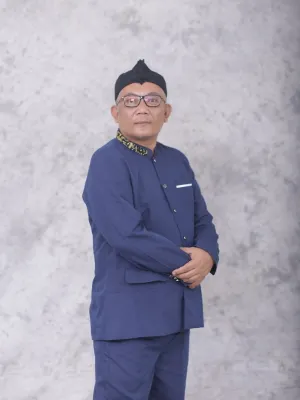 Azwar Isahak, S.Pd, M.M.